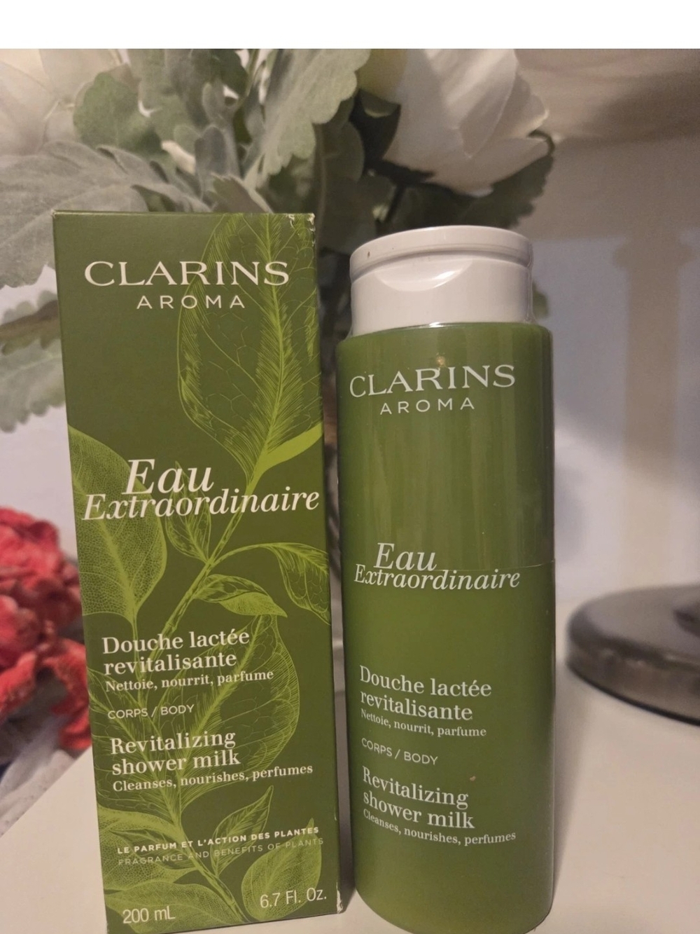 Clarins Eau Extraordinaire Revitalizing Shower Milk - Green